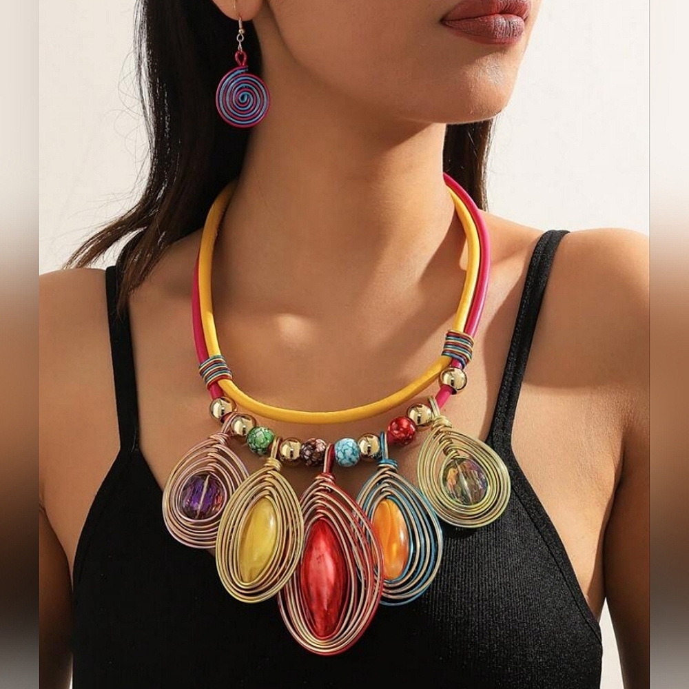 Nwt Multicolor Chunky Bib Coil Choker Necklace Set